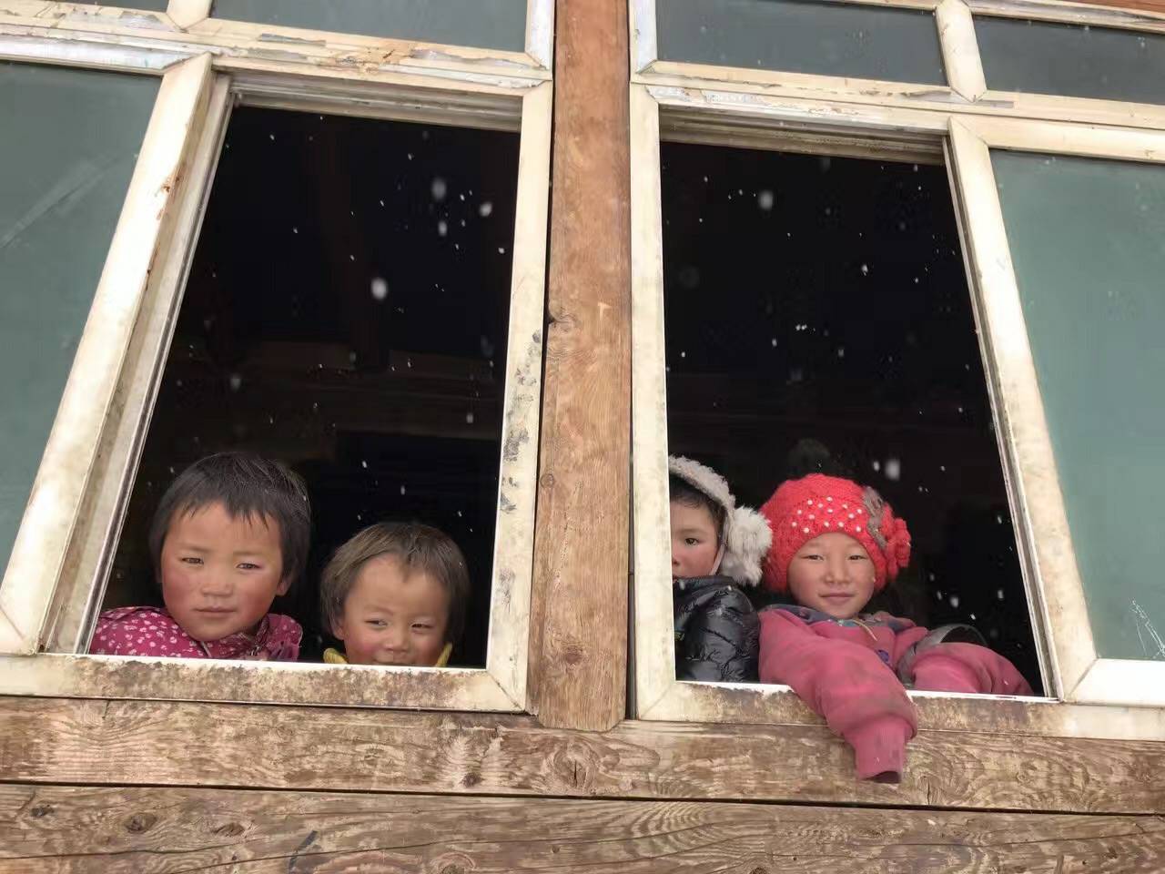 米兰网页版·官方端在线-米兰(中国)公益回顾丨家国同欢月同圆 温暖满载甘孜州(图9)