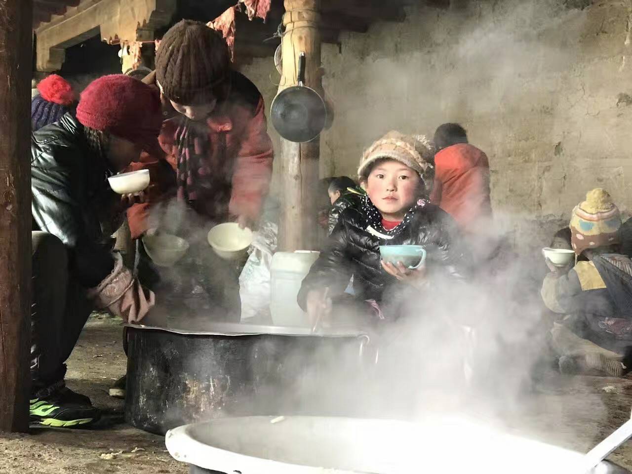 米兰网页版·官方端在线-米兰(中国)公益回顾丨家国同欢月同圆 温暖满载甘孜州(图10)